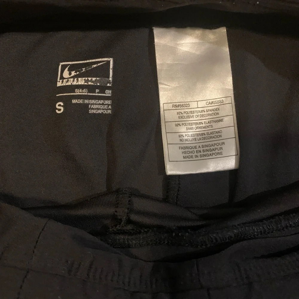 Nike black crop yoga’s small - Picture 4 of 10